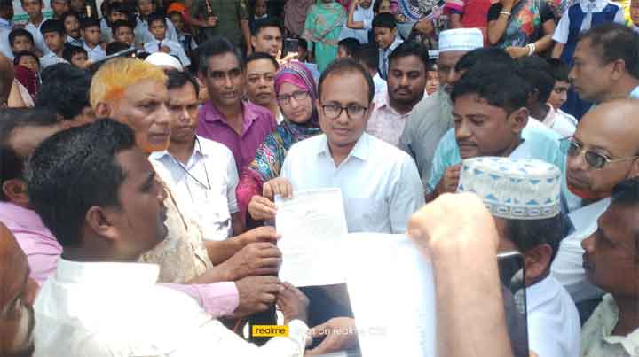 আটোয়ারীতে কিন্ডারগার্টেন শিক্ষার্থীদের বৃত্তি পরীক্ষায় অংশ গ্রহণের দাবিতে মানববন্ধন